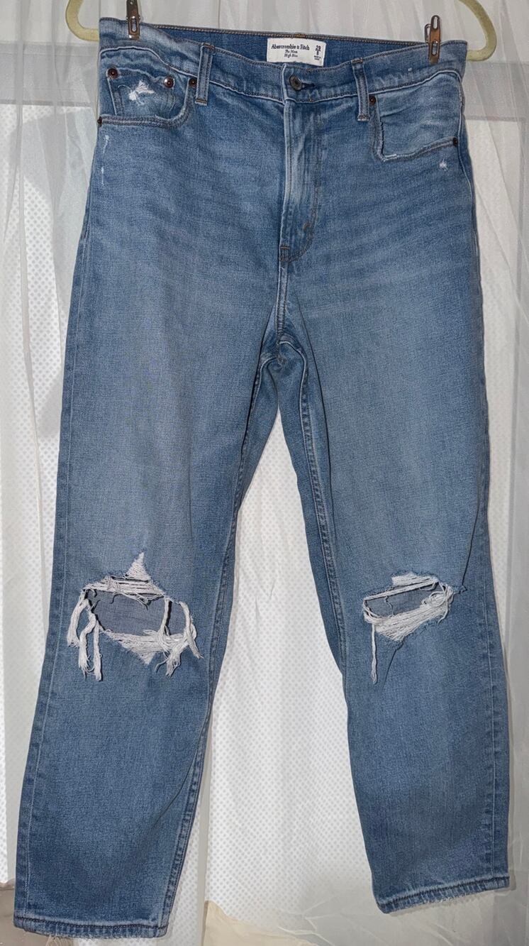 Abercrombie The Mom High Rise Distressed Cropped Jeans 29/8